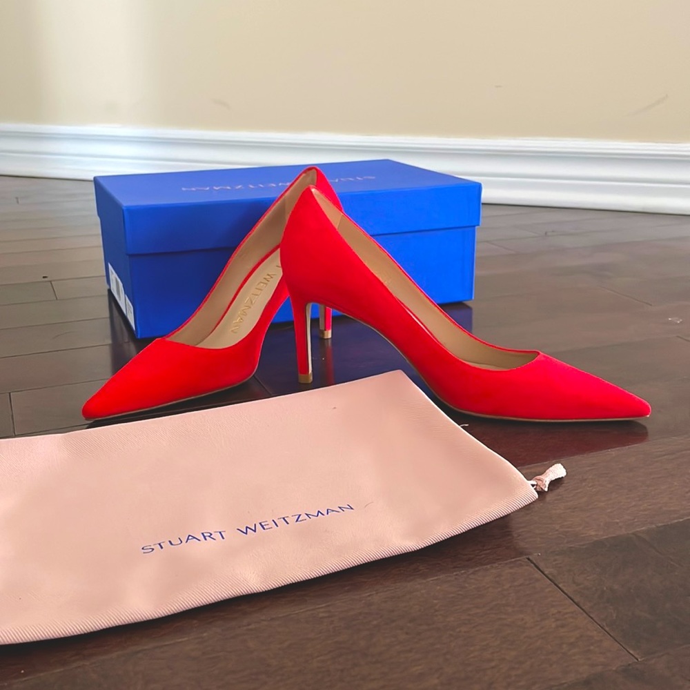 NEVER WORN BRAND NEW Stuart85 pumps from Stuart Weitzman spring 2022 collection.